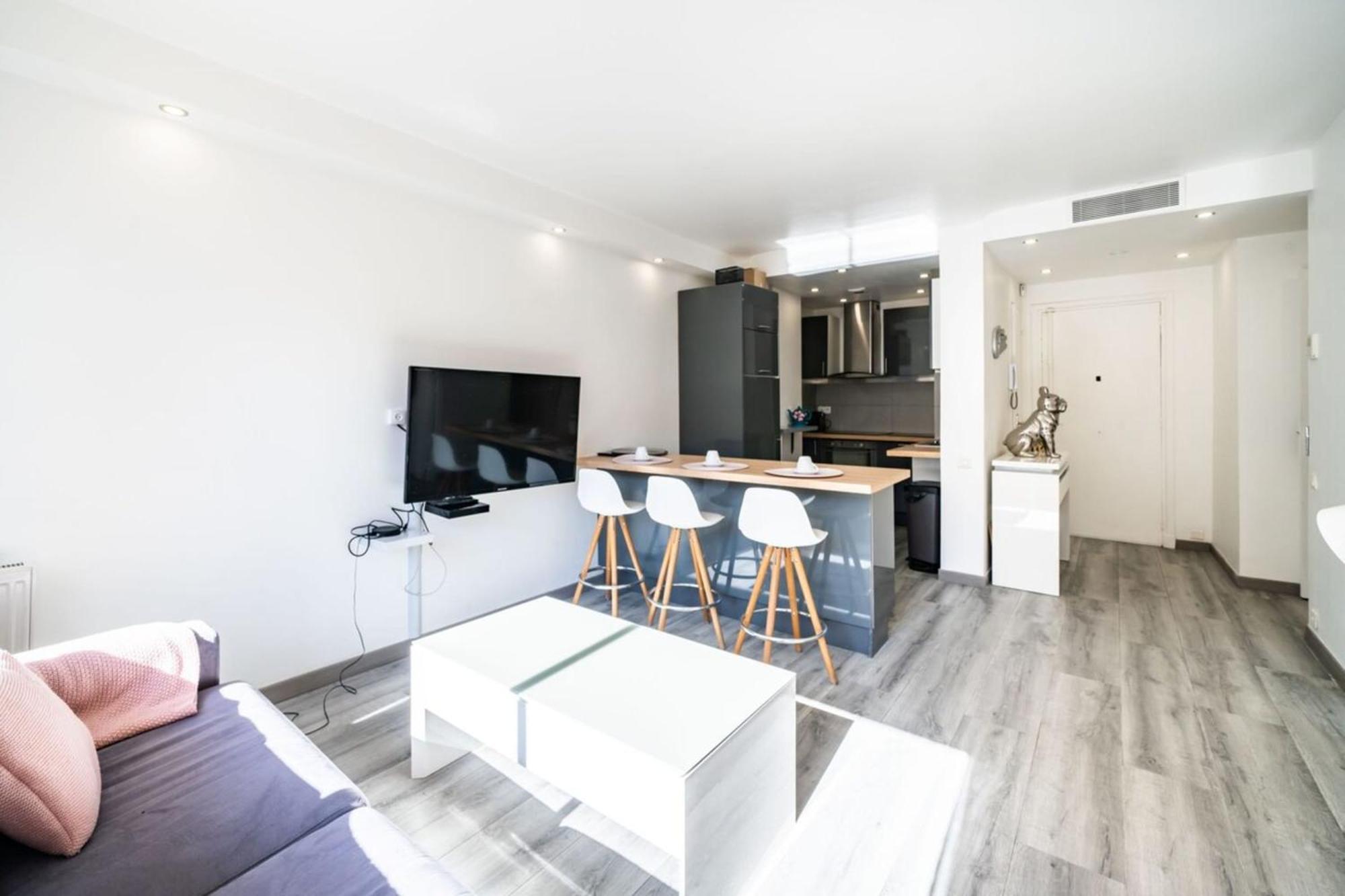 Wdf One Bedroom 1 Min Walk To Martinez